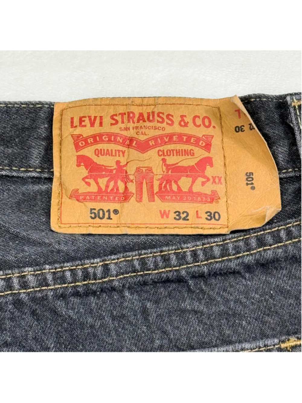 Men's Levi's 501 32x30 Button Fly Straight Leg Jeans Black (Actual 32x28)
